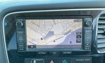 MITSUBISHI OUTLANDER 2.2 DI-D GX4 5dr Auto ++ PANROOF / NAV / CAMERA / 4WD / 7 SEATS 