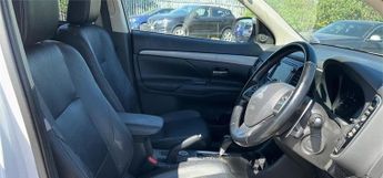 MITSUBISHI OUTLANDER 2.2 DI-D GX4 5dr Auto ++ PANROOF / NAV / CAMERA / 4WD / 7 SEATS 