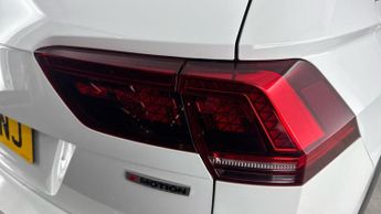 VOLKSWAGEN TIGUAN 2.0 TDI R-Line SUV 5dr Diesel DSG 4Motion Euro 6 (s/s) (150 ps)