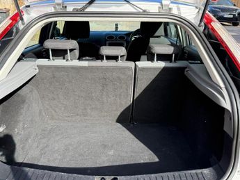FORD FOCUS 1.6 Zetec 5dr Auto