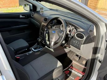 FORD FOCUS 1.6 Zetec 5dr Auto