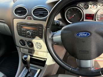 FORD FOCUS 1.6 Zetec 5dr Auto