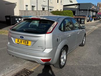 FORD FOCUS 1.6 Zetec 5dr Auto