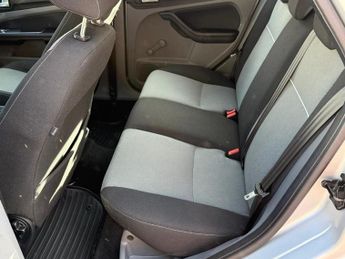 FORD FOCUS 1.6 Zetec 5dr Auto