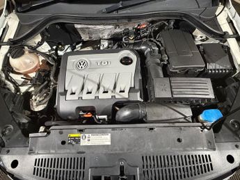 VOLKSWAGEN TIGUAN 2.0 TDi BlueMotion Tech SE 5dr DSG