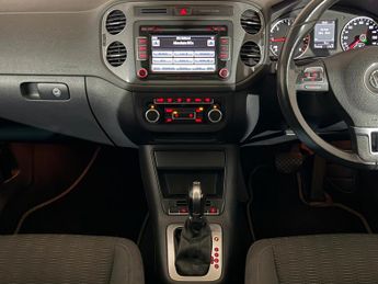 VOLKSWAGEN TIGUAN 2.0 TDi BlueMotion Tech SE 5dr DSG