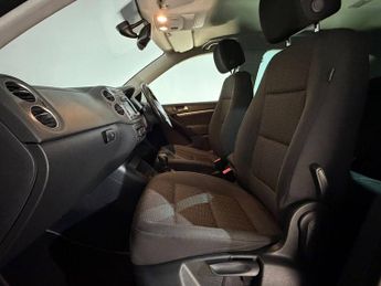 VOLKSWAGEN TIGUAN 2.0 TDi BlueMotion Tech SE 5dr DSG
