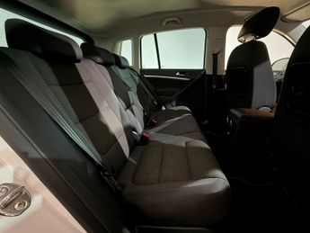 VOLKSWAGEN TIGUAN 2.0 TDi BlueMotion Tech SE 5dr DSG