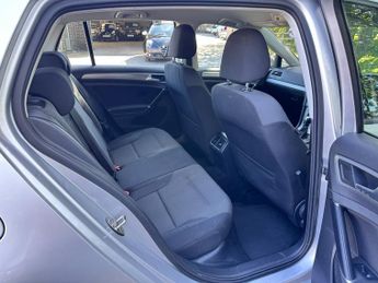 VOLKSWAGEN GOLF 1.6 TDI 105 SE 5dr DSG