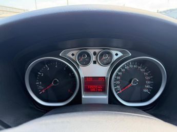 FORD FOCUS 1.6 Zetec 5dr