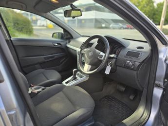 VAUXHALL ASTRA 1.8i 16v Life Hatchback 5dr Petrol Automatic (187 g/km 138 bhp)