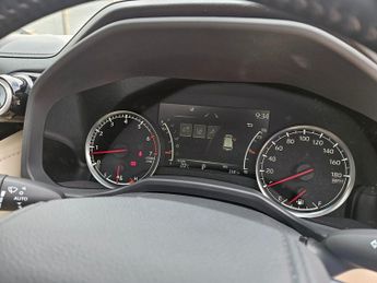 TOYOTA LAND CRUISER ZX LC300 V6 PETROL FRESH IMPORT DELIVERY MILEAGE ONLY 