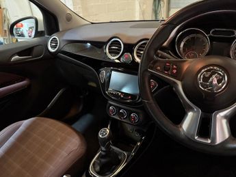 VAUXHALL ADAM 1.2i Glam 3dr