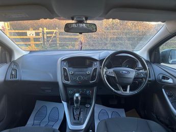 FORD FOCUS 1.6 125 Zetec 5dr Powershift