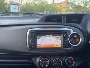 TOYOTA YARIS 1.33 VVT-i TR 5dr Multidrive S