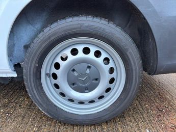 MERCEDES-BENZ VITO 116CDI Progressive Van 9G-Tronic
