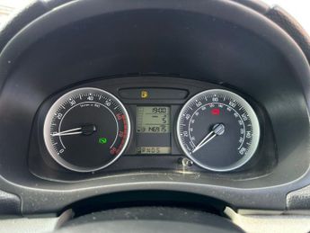 SKODA FABIA 1.6 16V 2 5dr Tiptronic