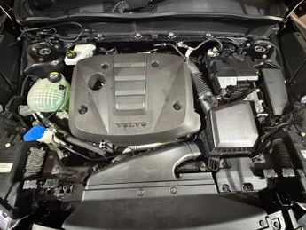 VOLVO XC40 2.0 D3 R DESIGN 5dr