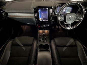VOLVO XC40 2.0 D3 R DESIGN 5dr