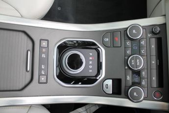 LAND ROVER RANGE ROVER EVOQUE 2.2 SD4 Pure 5dr Auto [Tech Pack]