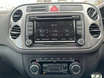 VOLKSWAGEN TIGUAN 2.0 TDi R-Line 5dr Auto