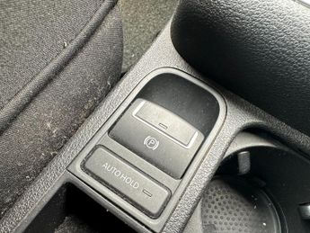 VOLKSWAGEN TIGUAN 2.0 TDi R-Line 5dr Auto
