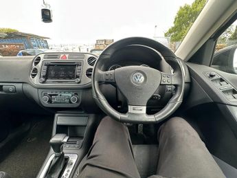 VOLKSWAGEN TIGUAN 2.0 TDi R-Line 5dr Auto