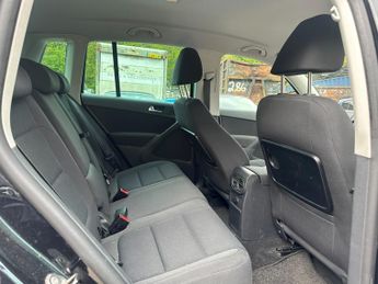 VOLKSWAGEN TIGUAN 2.0 TDi R-Line 5dr Auto