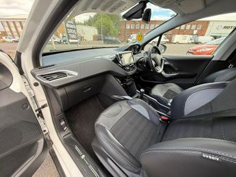 PEUGEOT 2008 1.2 AUTOMATIC