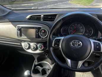 TOYOTA YARIS 1.33 VVT-i SR 5dr