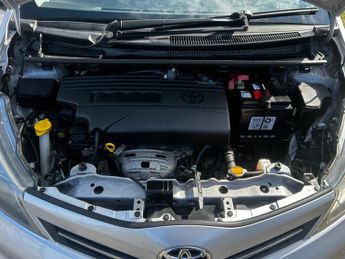 TOYOTA YARIS 1.33 VVT-i SR 5dr
