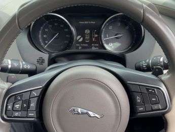 JAGUAR XE 2.0d [180] Portfolio 4dr Auto
