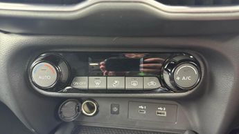 NISSAN JUKE 1.0 DiG-T N-Connecta 5dr DCT