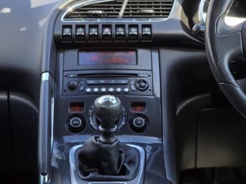 PEUGEOT 3008 1.6 HDi Exclusive 5dr