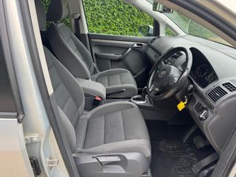 VOLKSWAGEN TOURAN 2.0 TDI SE 5dr DSG