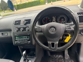 VOLKSWAGEN TOURAN 2.0 TDI SE 5dr DSG