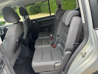 VOLKSWAGEN TOURAN 2.0 TDI SE 5dr DSG