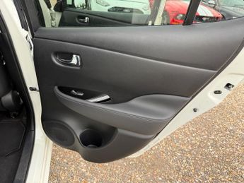 NISSAN LEAF 80kW Tekna 30kWh 5dr Auto