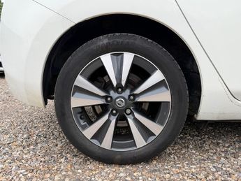 NISSAN LEAF 80kW Tekna 30kWh 5dr Auto