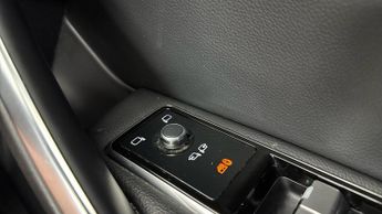 JAGUAR F-PACE 2.0 D200 R-Dynamic Black 5dr Auto AWD