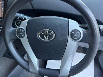 TOYOTA PRIUS 1.8 V T3 HYBRID (LOW MILEAGE)