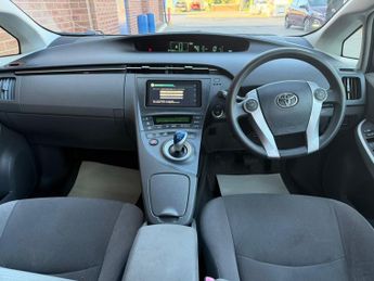 TOYOTA PRIUS 1.8 V T3 HYBRID (LOW MILEAGE)