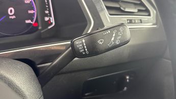 VOLKSWAGEN TIGUAN 1.5 TSI R-Line SUV 5dr Petrol DSG Euro 6 (s/s) (150 ps)