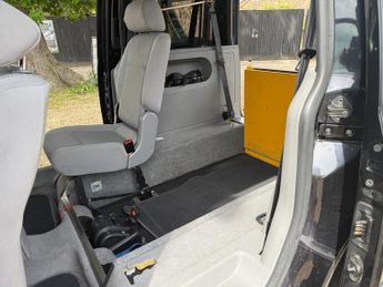 VOLKSWAGEN CADDY MAXI LIFE 1.9 TDI PD 5dr DSG