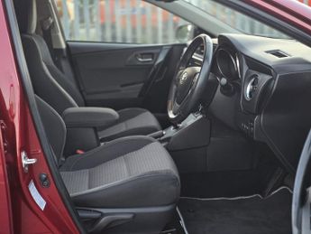 TOYOTA AURIS 1.8 VVT-h Design Hatchback 5dr Petrol Hybrid CVT Euro 6 (s/s) (1