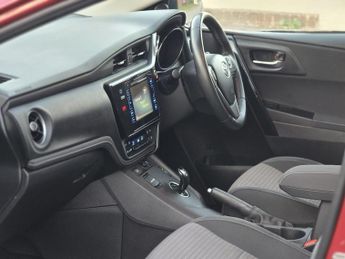 TOYOTA AURIS 1.8 VVT-h Design Hatchback 5dr Petrol Hybrid CVT Euro 6 (s/s) (1