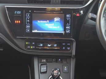 TOYOTA AURIS 1.8 VVT-h Design Hatchback 5dr Petrol Hybrid CVT Euro 6 (s/s) (1