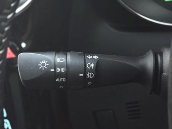 TOYOTA AURIS 1.8 VVT-h Design Hatchback 5dr Petrol Hybrid CVT Euro 6 (s/s) (1