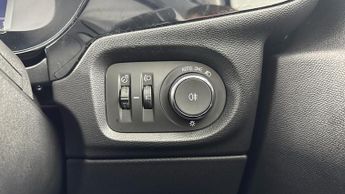 VAUXHALL CORSA 50kWh SE Premium Hatchback 5dr Electric Auto (136 ps)