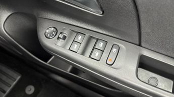 VAUXHALL CORSA 50kWh SE Premium Hatchback 5dr Electric Auto (136 ps)